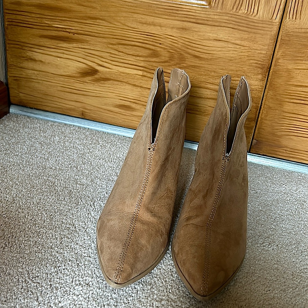 Qupid Nova Block Heel, V-Notch Boots